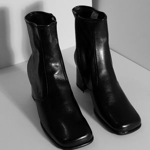 Hillard & Hanson Black Ankle Boots
